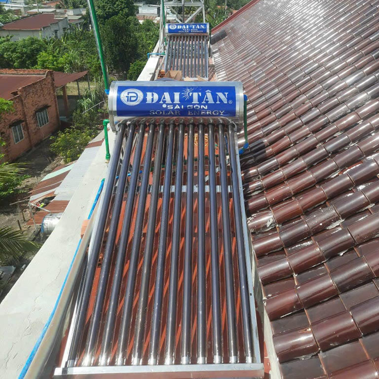 Máy nước nóng năng lượng mặt trời 130L Đại Tân