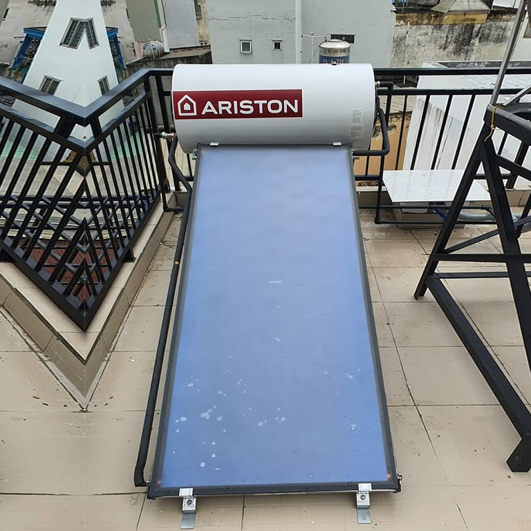 Máy năng lượng mặt trời Ariston 200L tấm