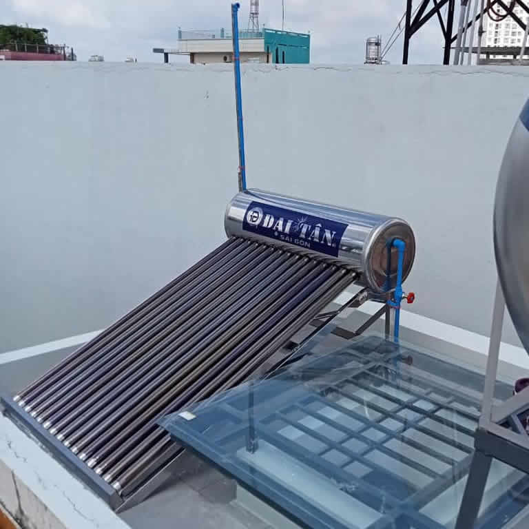 Máy nước nóng mặt trời 130 lít Đại Tân