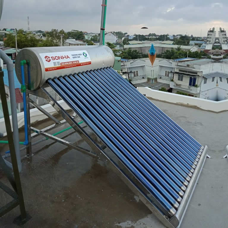 Máy nước nóng mặt trời 180l Sơn Hà Titan