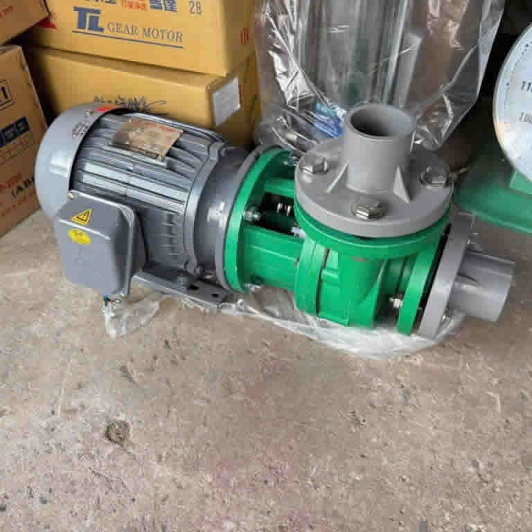 Máy bơm NTP UVP240-11_5 205 (2Hp 380v)